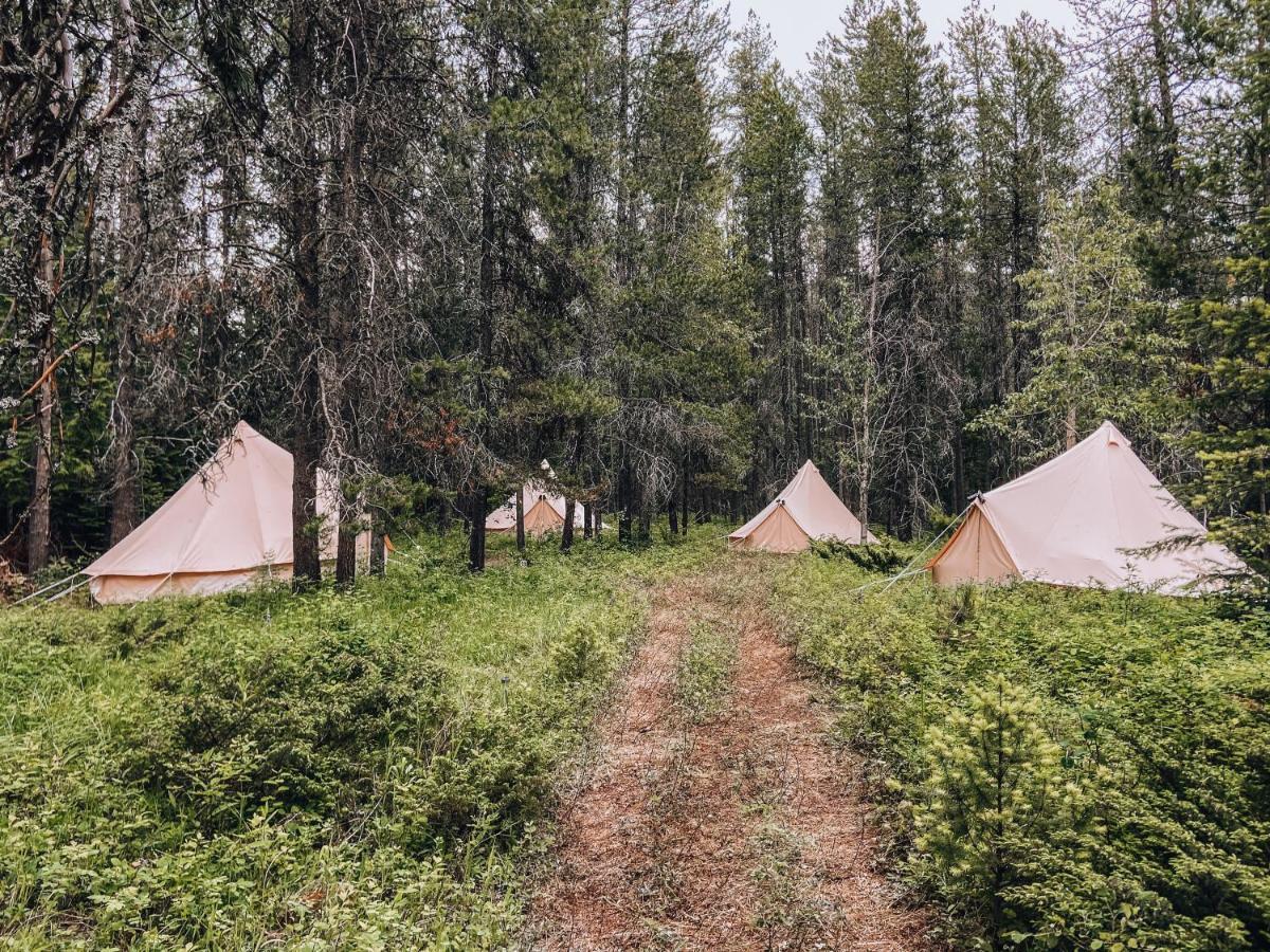 Hotel Wander Camp Glacier Coram Exterior foto